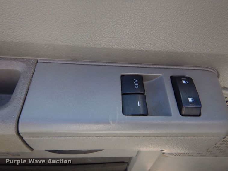 image for item MM9640 2012 Ford E450  shuttle bus