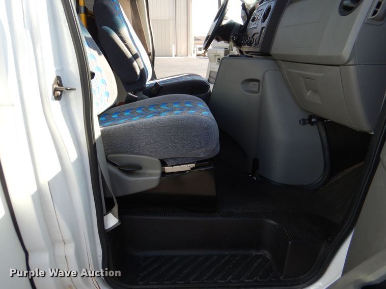 image for item MM9640 2012 Ford E450  shuttle bus