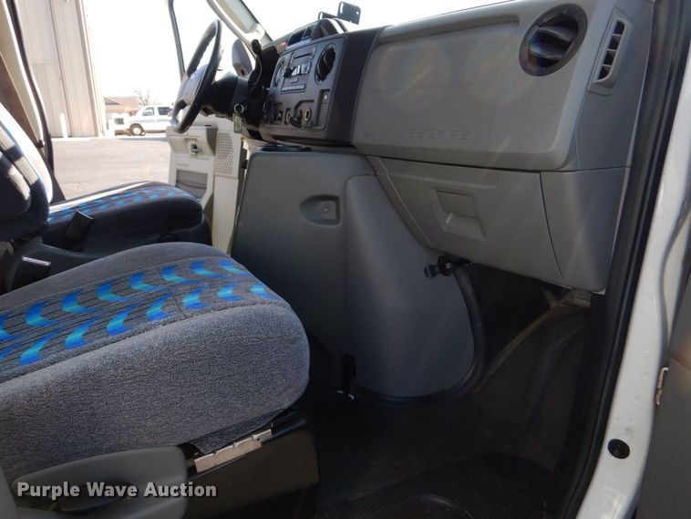 image for item MM9640 2012 Ford E450  shuttle bus