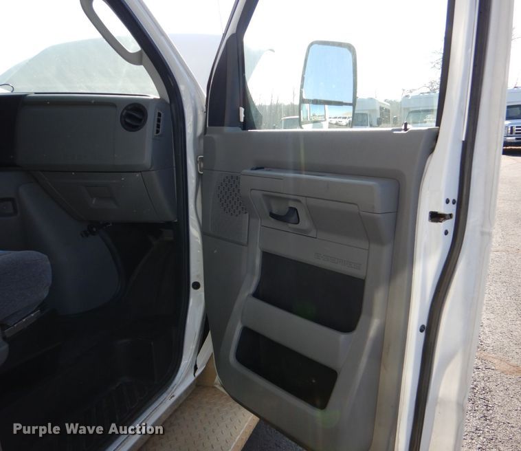 image for item MM9640 2012 Ford E450  shuttle bus