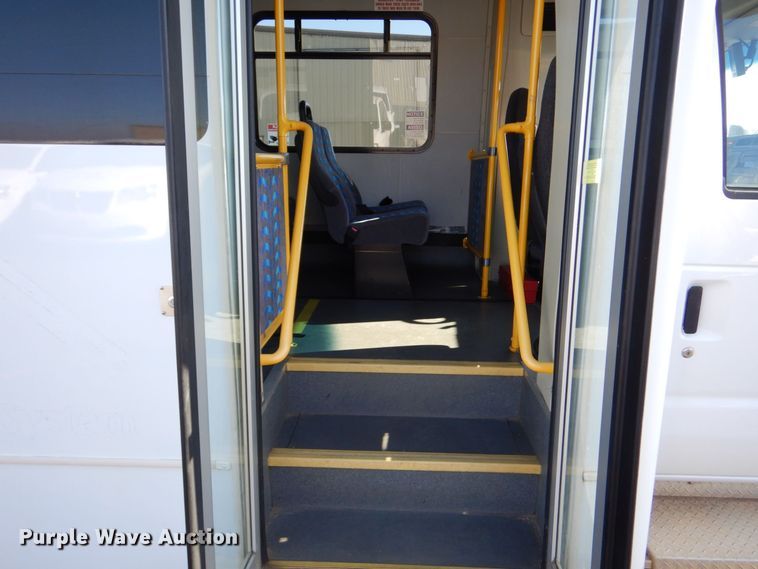 image for item MM9640 2012 Ford E450  shuttle bus