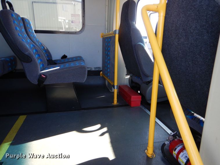 image for item MM9640 2012 Ford E450  shuttle bus