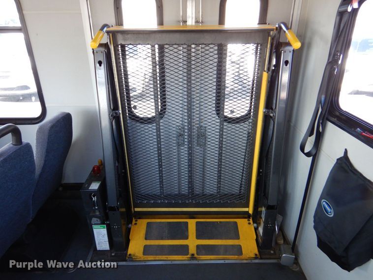 image for item MM9640 2012 Ford E450  shuttle bus