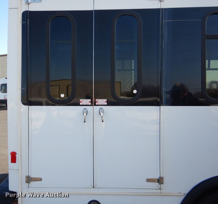 image for item MM9640 2012 Ford E450  shuttle bus