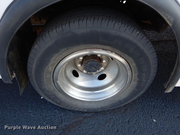 image for item MM9640 2012 Ford E450  shuttle bus