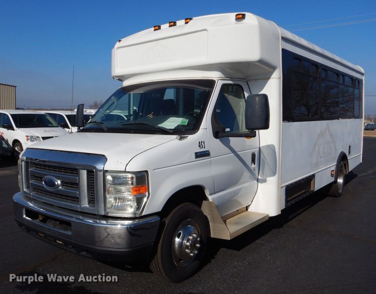 image for item MM9641 2013 Ford E450  shuttle bus