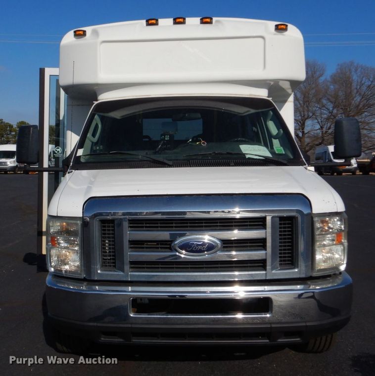 image for item MM9641 2013 Ford E450  shuttle bus