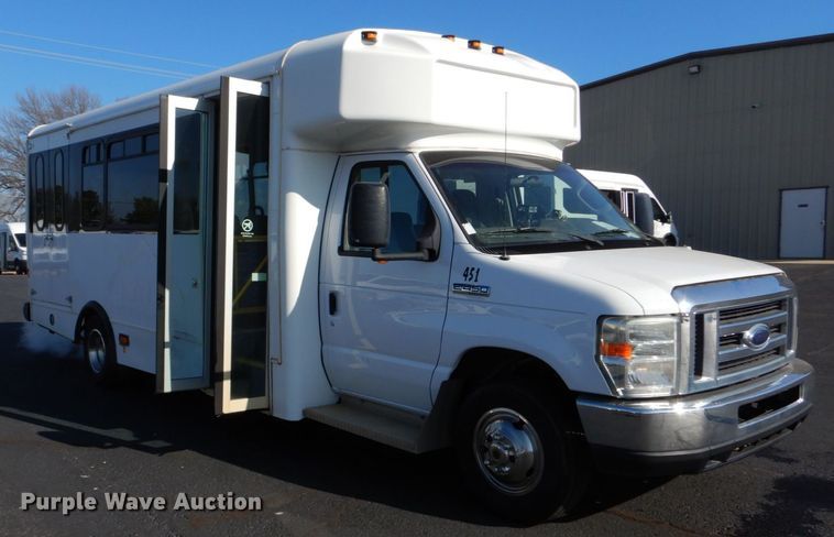 image for item MM9641 2013 Ford E450  shuttle bus