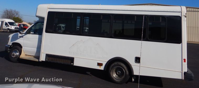 image for item MM9641 2013 Ford E450  shuttle bus