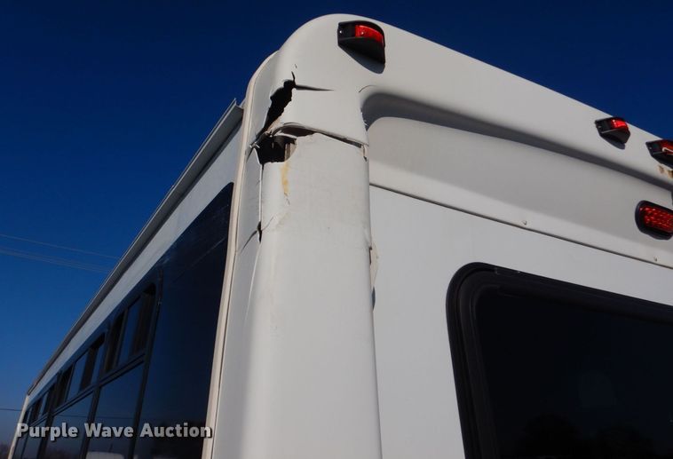 image for item MM9641 2013 Ford E450  shuttle bus