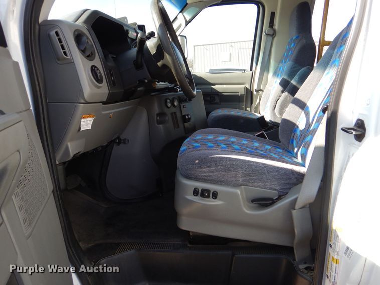 image for item MM9641 2013 Ford E450  shuttle bus