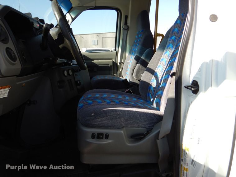 image for item MM9641 2013 Ford E450  shuttle bus