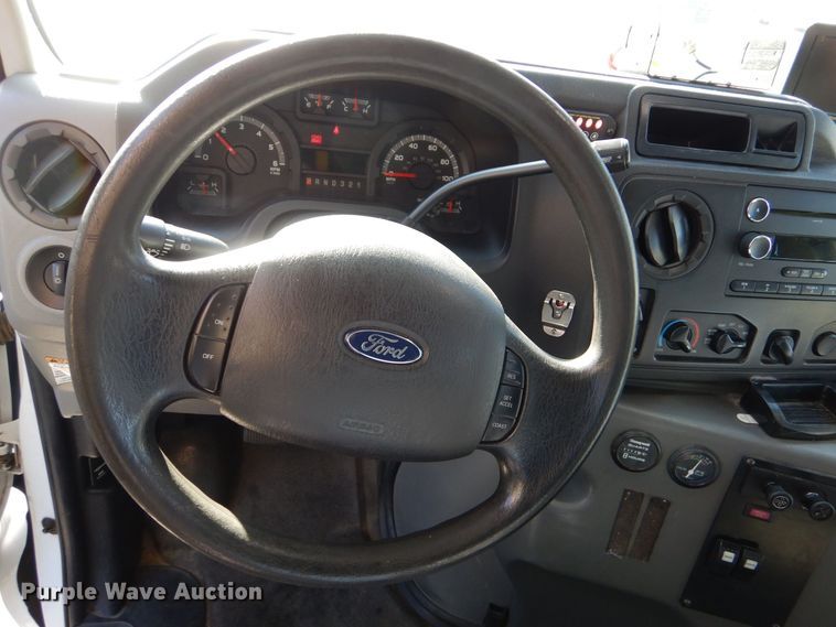 image for item MM9641 2013 Ford E450  shuttle bus