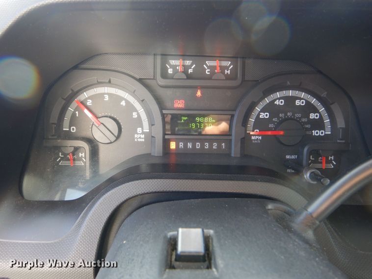 image for item MM9641 2013 Ford E450  shuttle bus