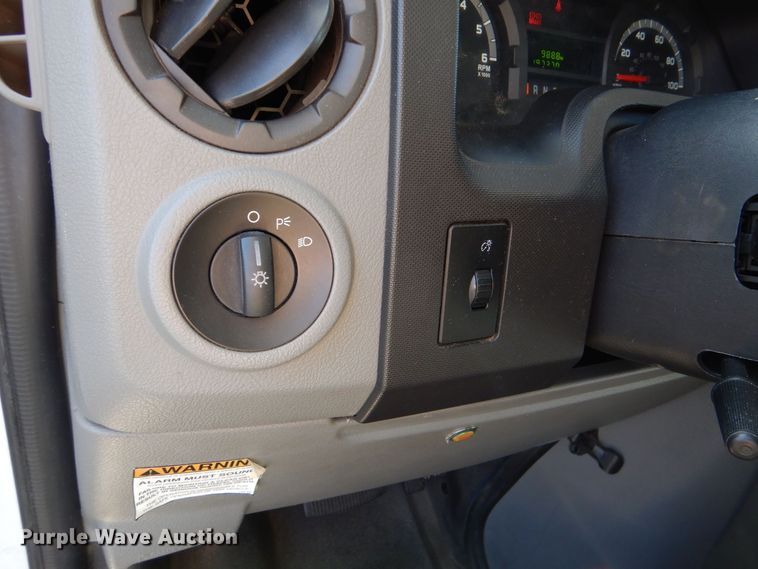 image for item MM9641 2013 Ford E450  shuttle bus