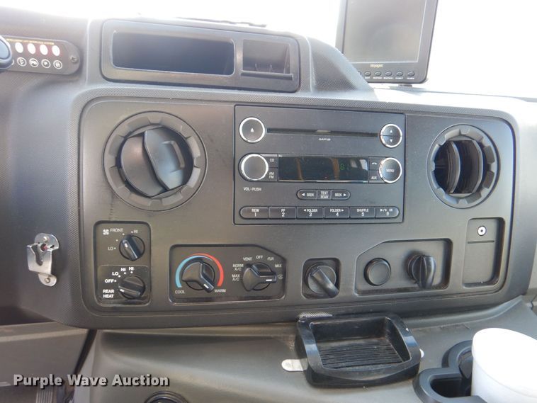 image for item MM9641 2013 Ford E450  shuttle bus