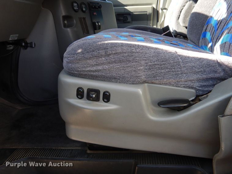 image for item MM9641 2013 Ford E450  shuttle bus