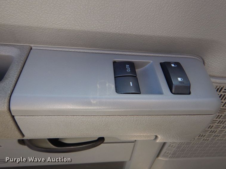 image for item MM9641 2013 Ford E450  shuttle bus