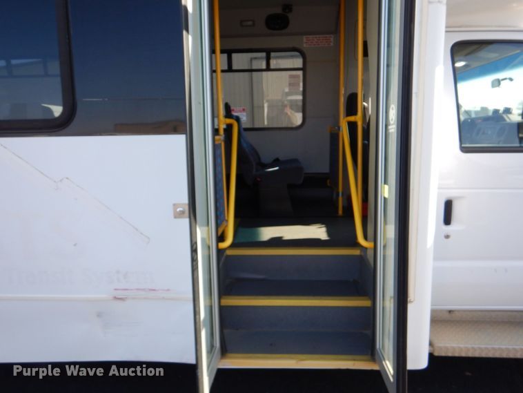 image for item MM9641 2013 Ford E450  shuttle bus