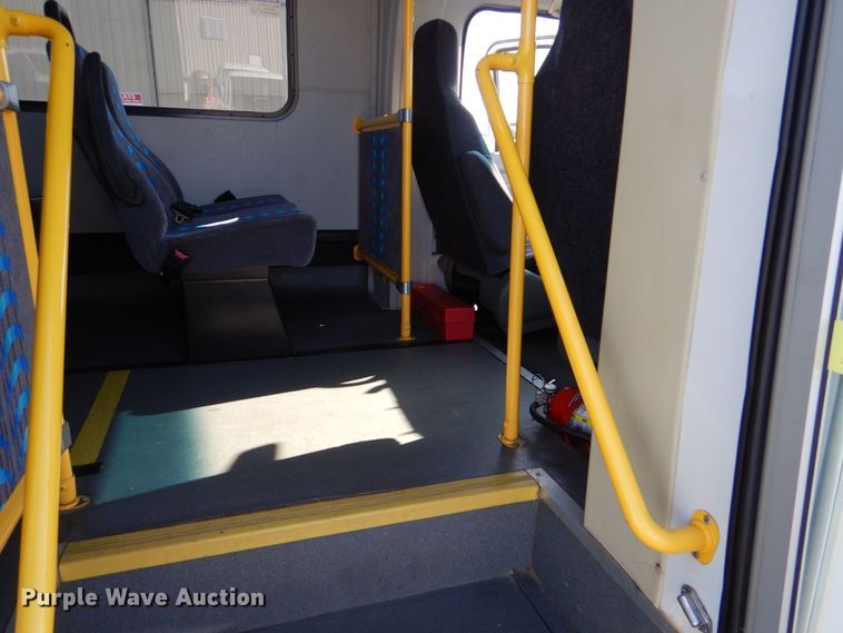 image for item MM9641 2013 Ford E450  shuttle bus