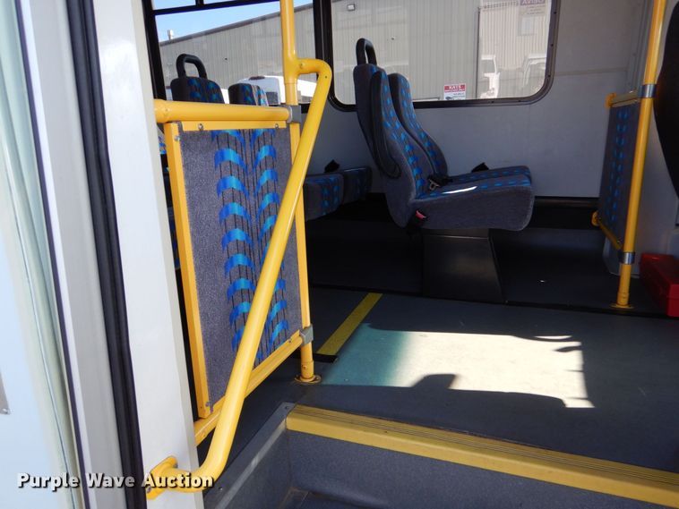 image for item MM9641 2013 Ford E450  shuttle bus