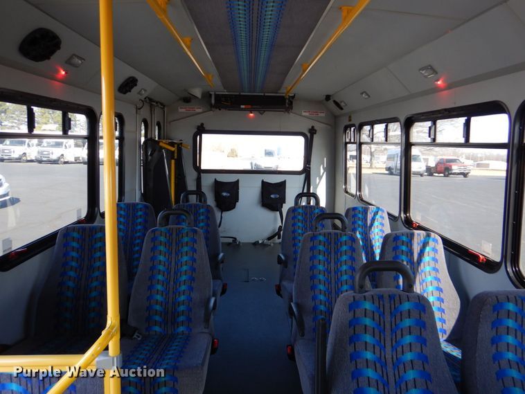 image for item MM9641 2013 Ford E450  shuttle bus