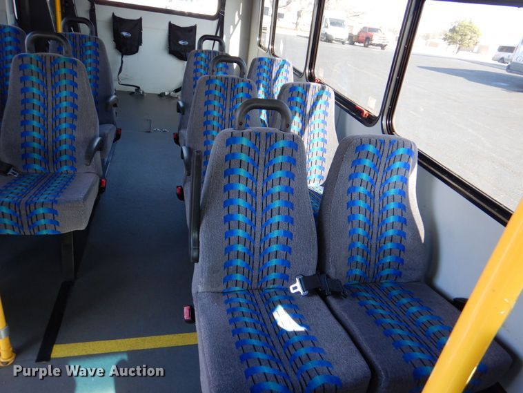 image for item MM9641 2013 Ford E450  shuttle bus