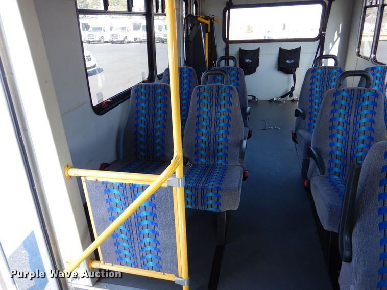 image for item MM9641 2013 Ford E450  shuttle bus