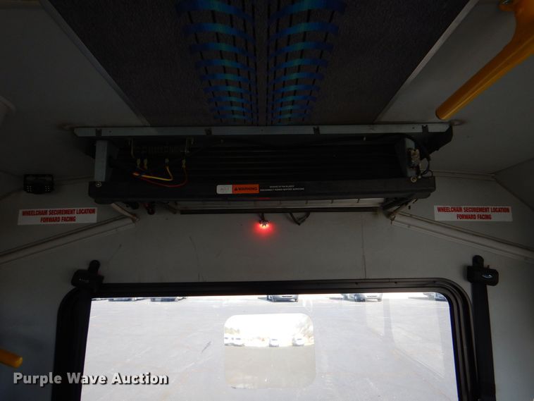 image for item MM9641 2013 Ford E450  shuttle bus