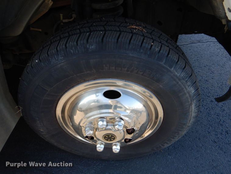 image for item MM9641 2013 Ford E450  shuttle bus