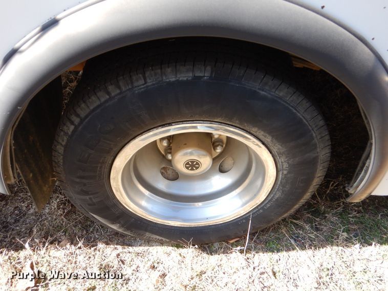 image for item MM9641 2013 Ford E450  shuttle bus