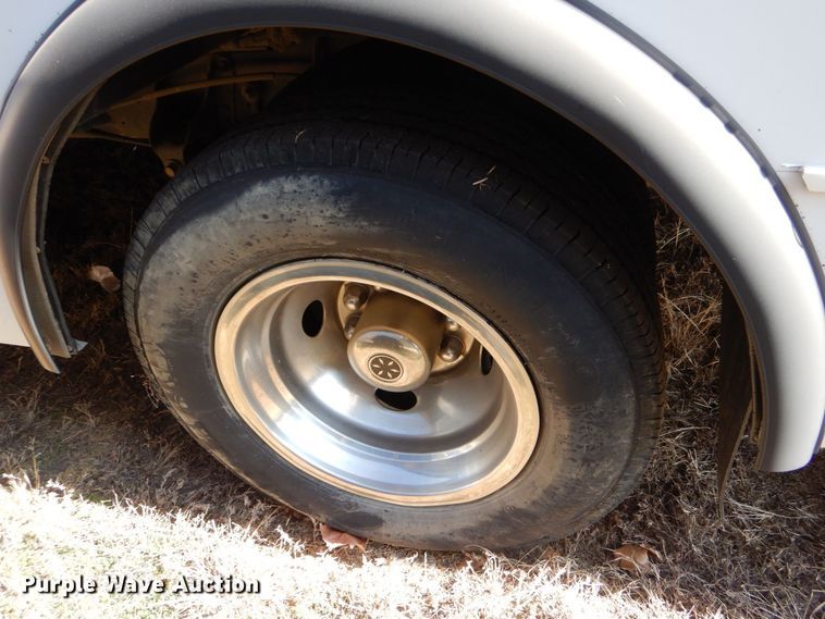 image for item MM9641 2013 Ford E450  shuttle bus