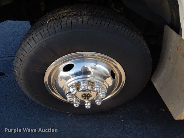 image for item MM9641 2013 Ford E450  shuttle bus