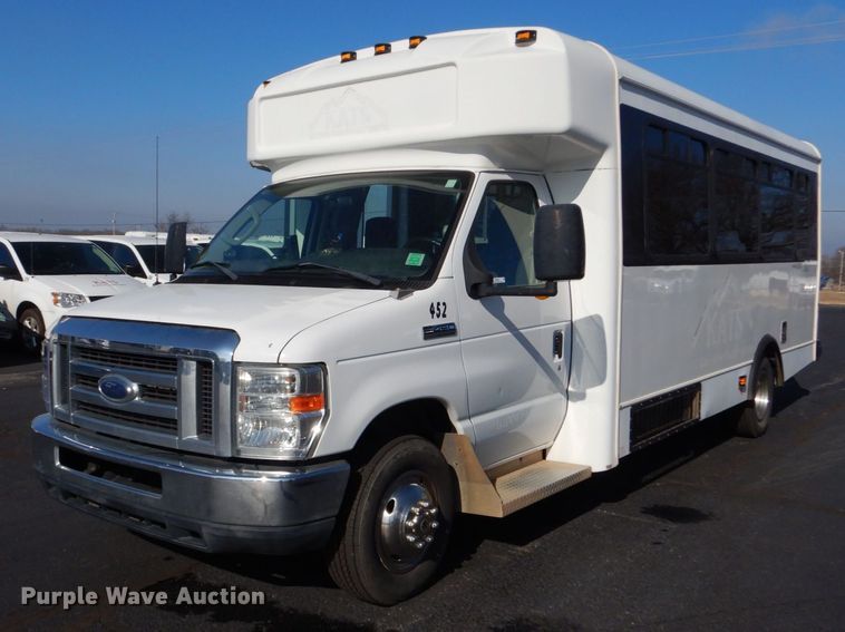image for item MM9642 2013 Ford E450  shuttle bus