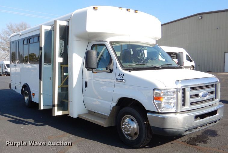 image for item MM9642 2013 Ford E450  shuttle bus