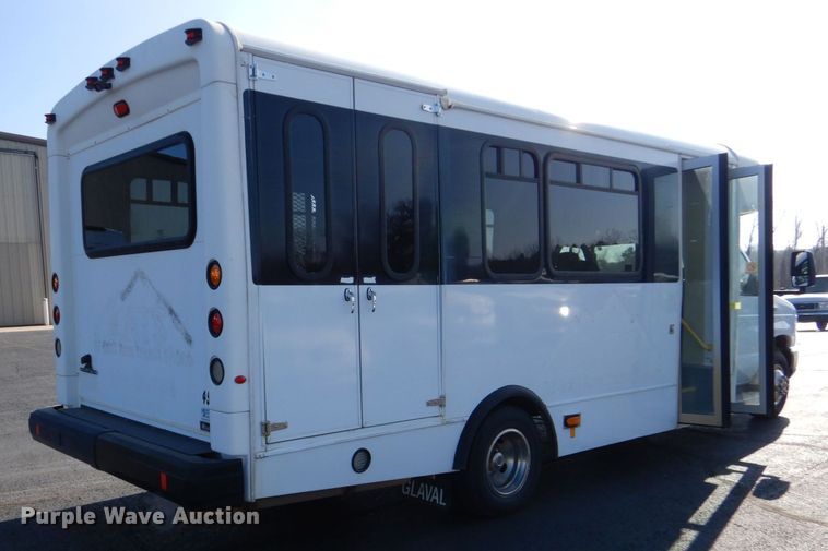 image for item MM9642 2013 Ford E450  shuttle bus
