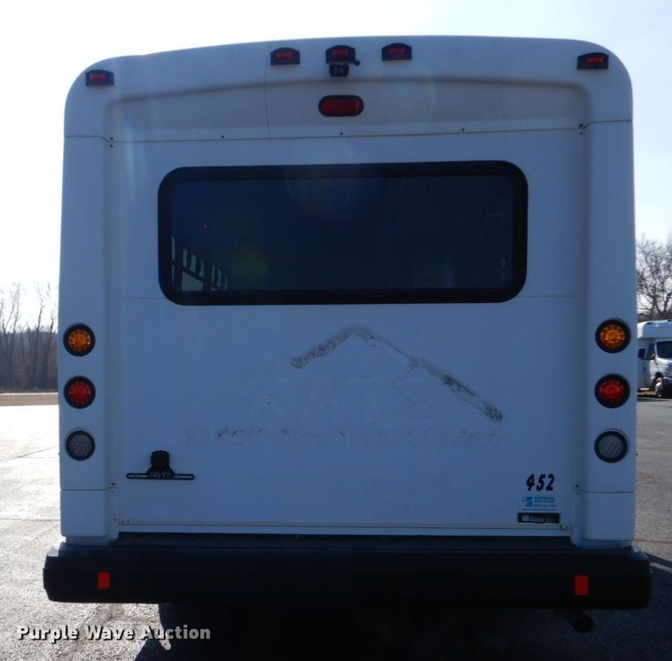 image for item MM9642 2013 Ford E450  shuttle bus