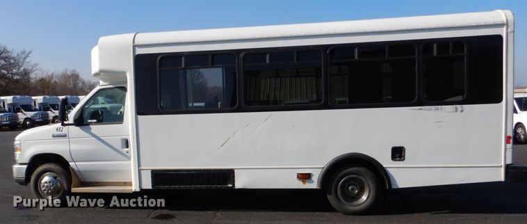 image for item MM9642 2013 Ford E450  shuttle bus