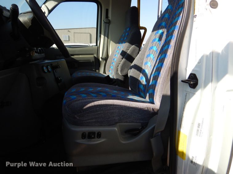 image for item MM9642 2013 Ford E450  shuttle bus