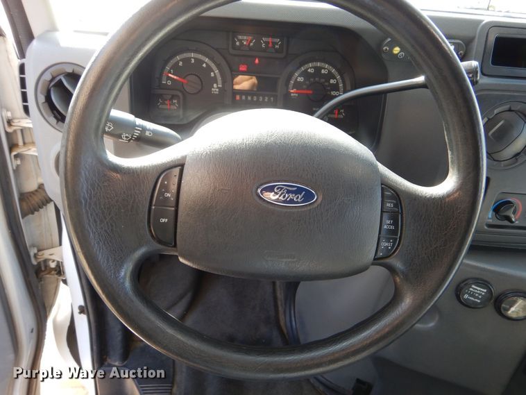 image for item MM9642 2013 Ford E450  shuttle bus