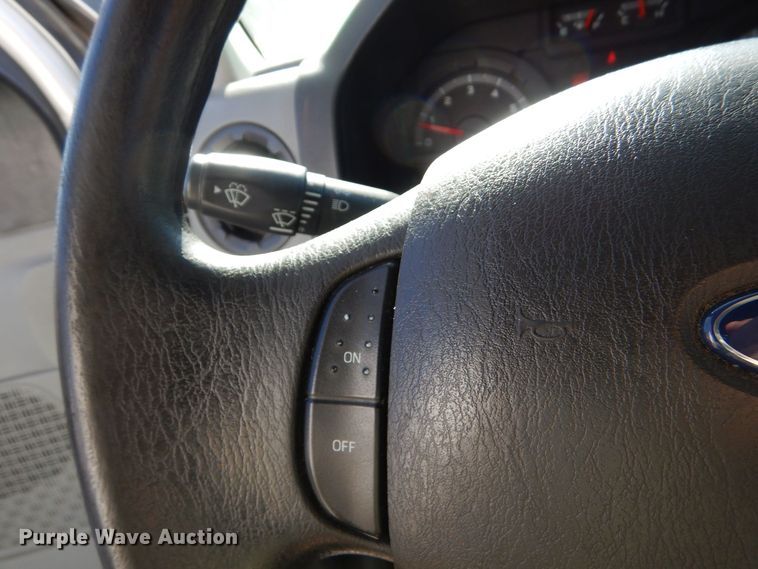 image for item MM9642 2013 Ford E450  shuttle bus