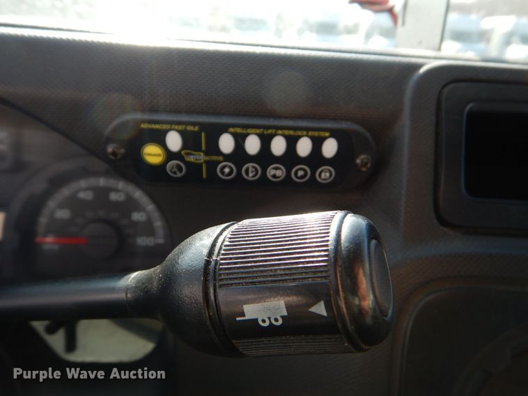 image for item MM9642 2013 Ford E450  shuttle bus