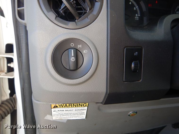 image for item MM9642 2013 Ford E450  shuttle bus