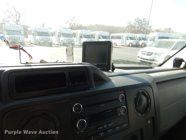 image for item MM9642 2013 Ford E450  shuttle bus