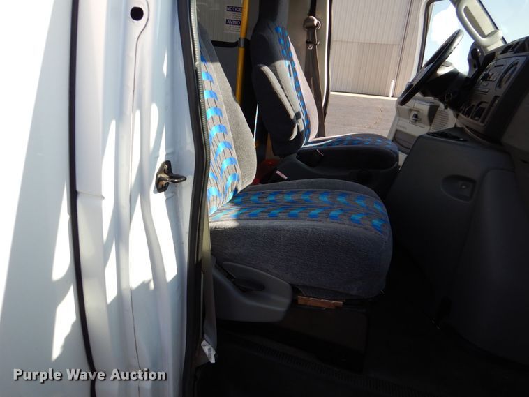 image for item MM9642 2013 Ford E450  shuttle bus