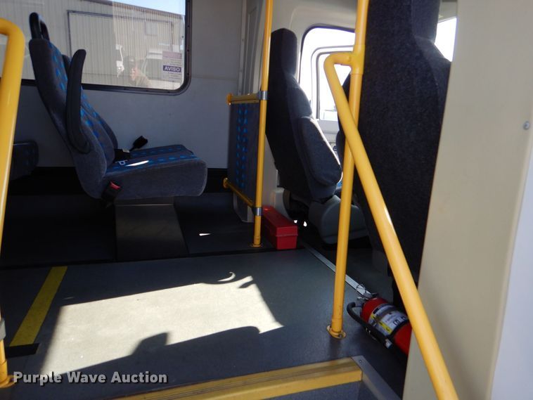 image for item MM9642 2013 Ford E450  shuttle bus