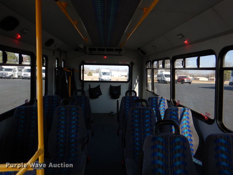 image for item MM9642 2013 Ford E450  shuttle bus