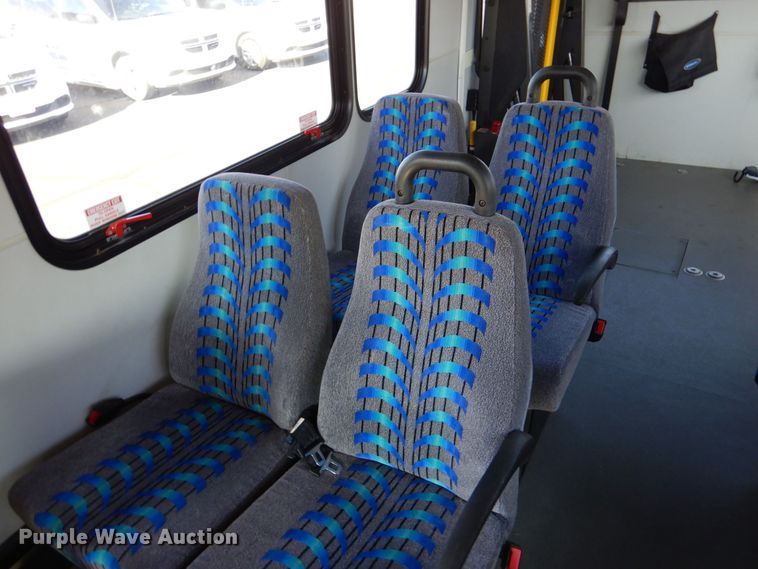 image for item MM9642 2013 Ford E450  shuttle bus