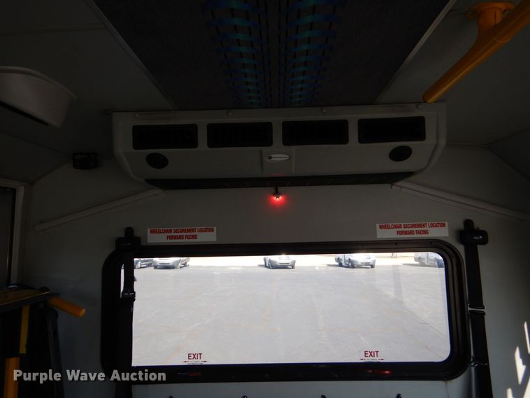 image for item MM9642 2013 Ford E450  shuttle bus