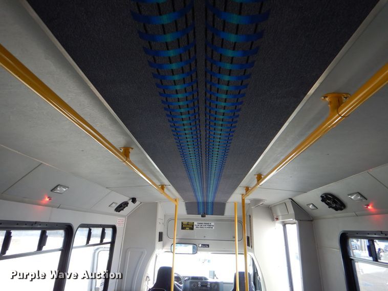 image for item MM9642 2013 Ford E450  shuttle bus